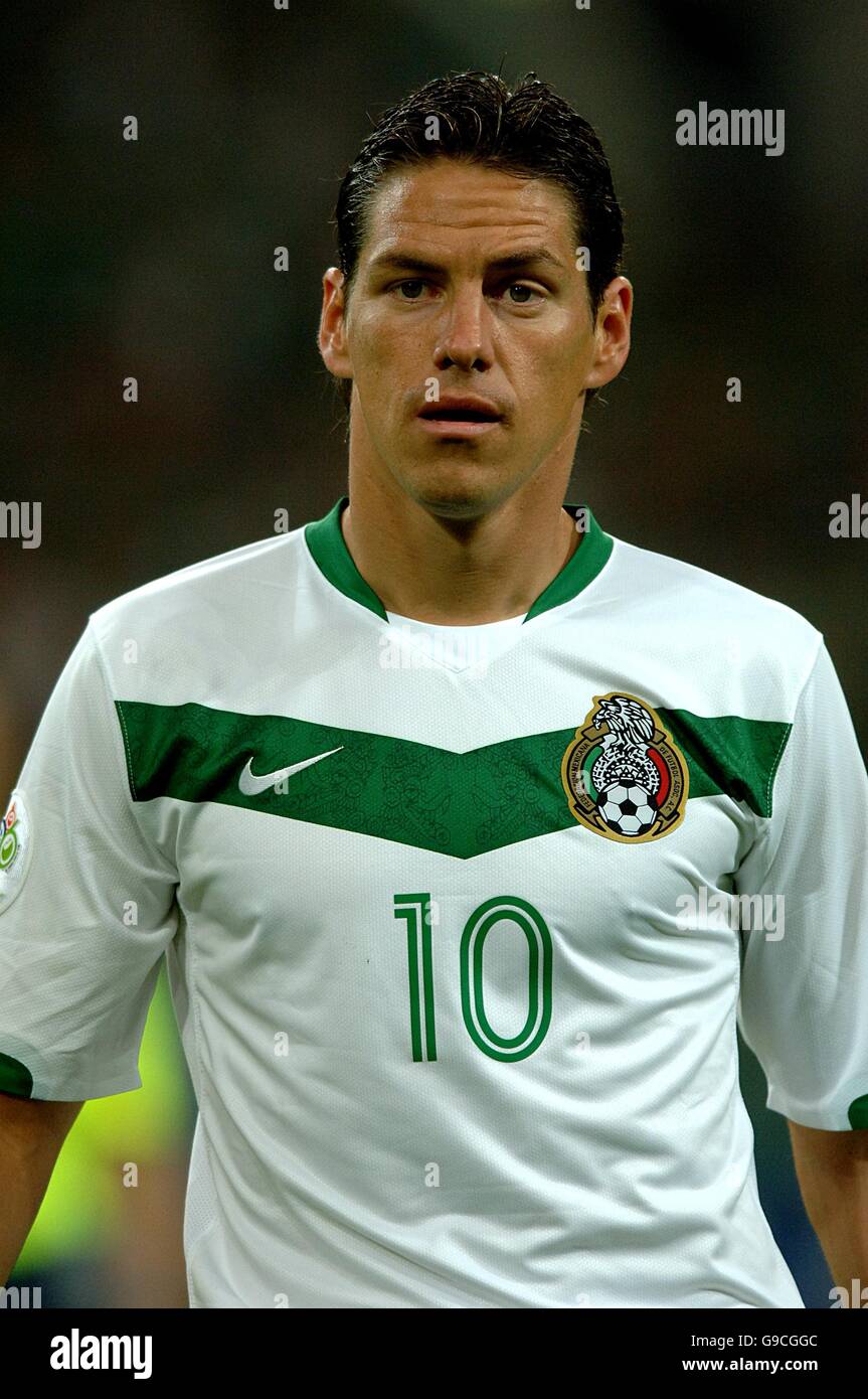 Fußball - FIFA Fußball-Weltmeisterschaft Deutschland 2006 - Gruppe D - Portugal gegen Mexiko - AufSchalke Arena. Guillermo Franco, Mexiko Stockfoto