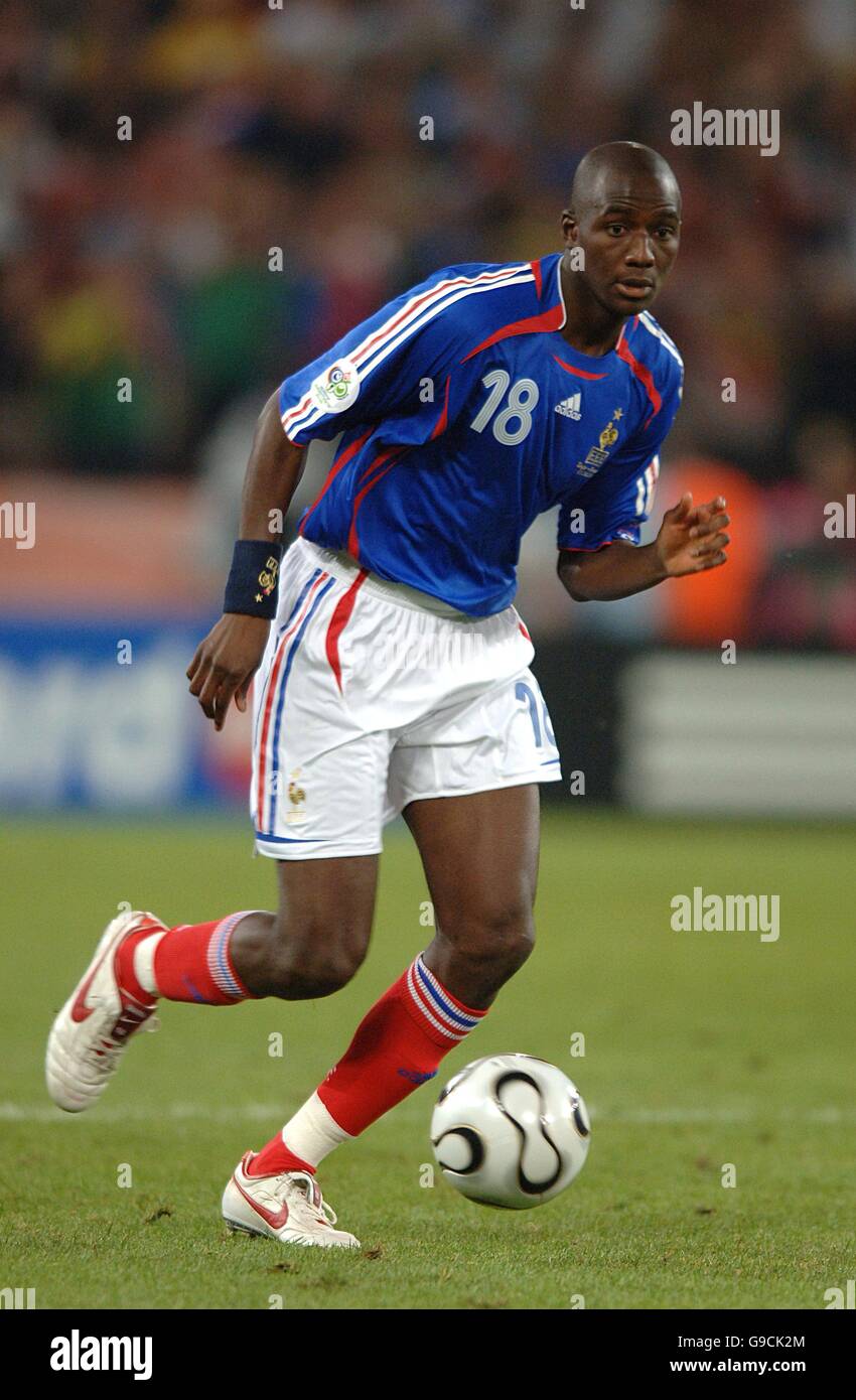 Fußball - FIFA Fußball-Weltmeisterschaft Deutschland 2006 - Gruppe G - Togo gegen Frankreich - RheinEnergieStadion. Alou Diarra, Frankreich Stockfoto