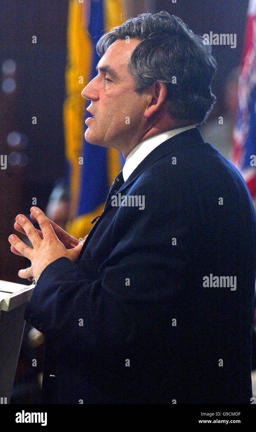 Bundeskanzler Gordon Brown spricht beim Veteran's Day Service und der