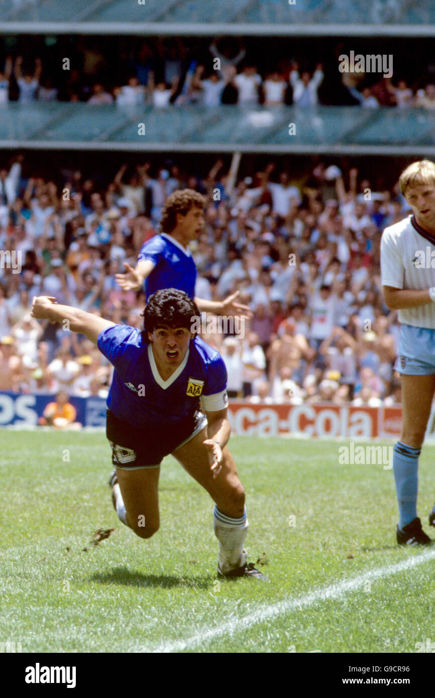 Der Argentinier Diego Maradona feiert sein zweites Tor und das zweite Tor seines Teams Stockfoto