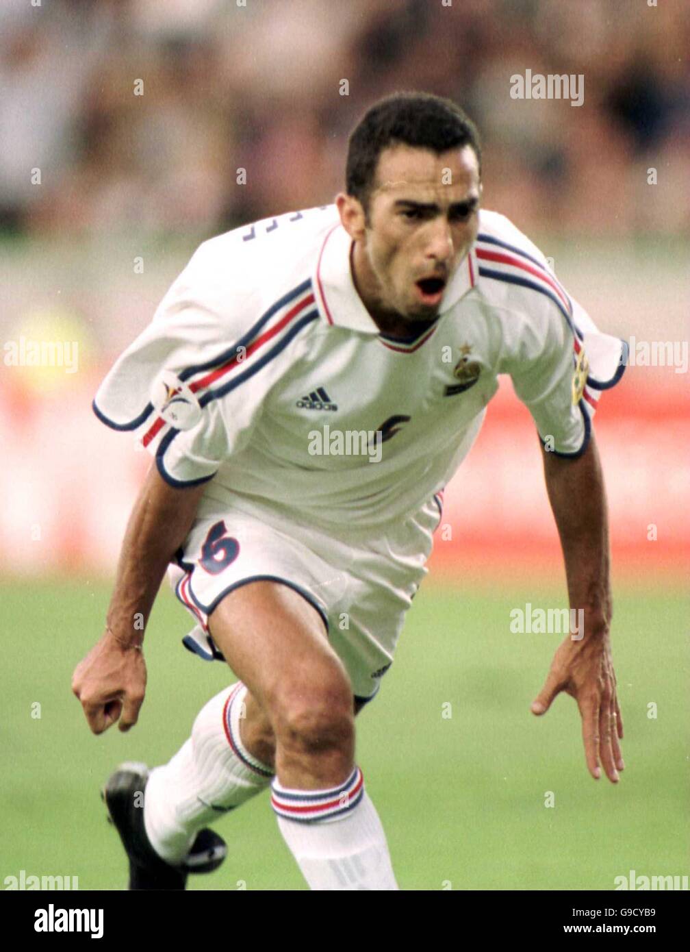Fußball - Euro 2000 - Viertelfinale - Spanien gegen Frankreich. Der französische Youri Djorkaeff feiert sein zweites Tor Stockfoto Fußball - Euro 2000 - Viertelfinale - Spanien gegen Frankreich. Der französische Youri Djorkaeff feiert sein zweites Tor Stockfoto