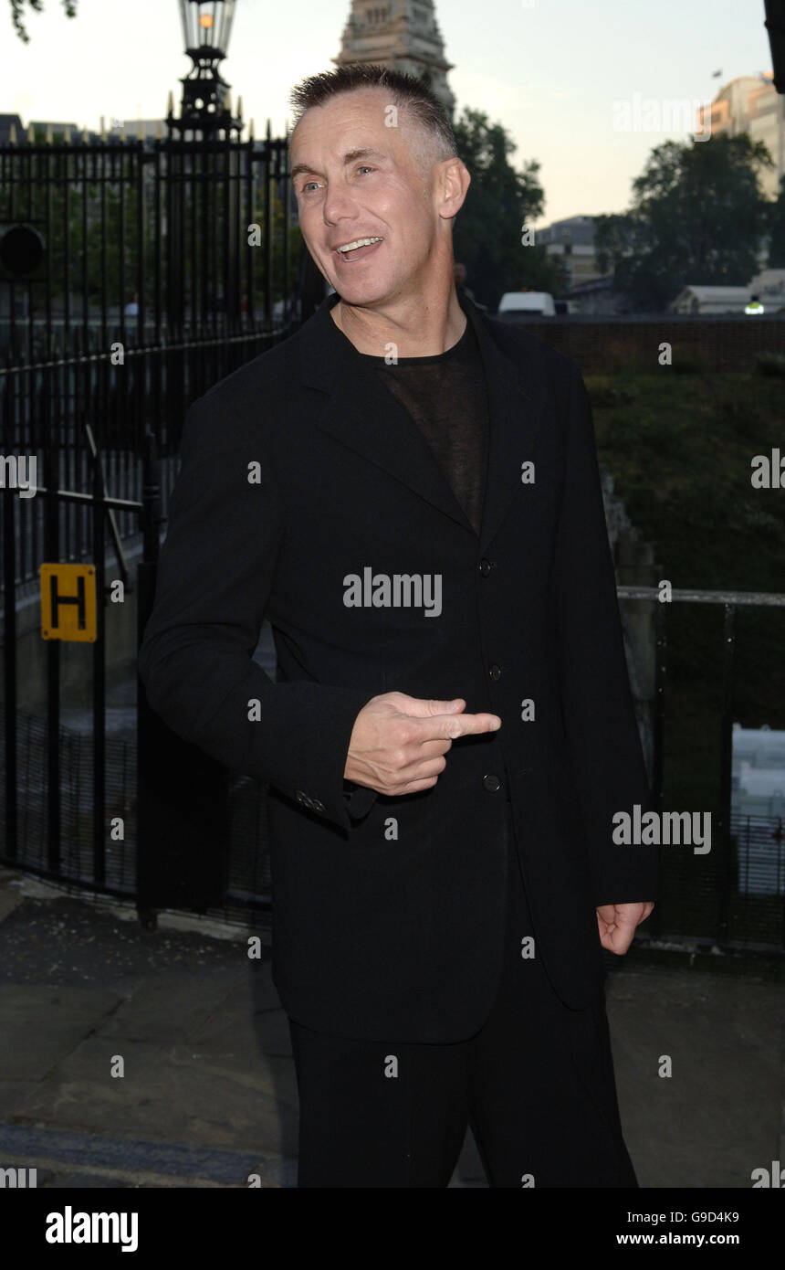 Chefkoch Gary Rhodes besucht das Pet Shop Boys Konzert im Tower of London im Zentrum von London. Bilddatum: Mittwoch, 28. Juni 2006. Bildnachweis sollte lauten: Yui Mok/PA Stockfoto