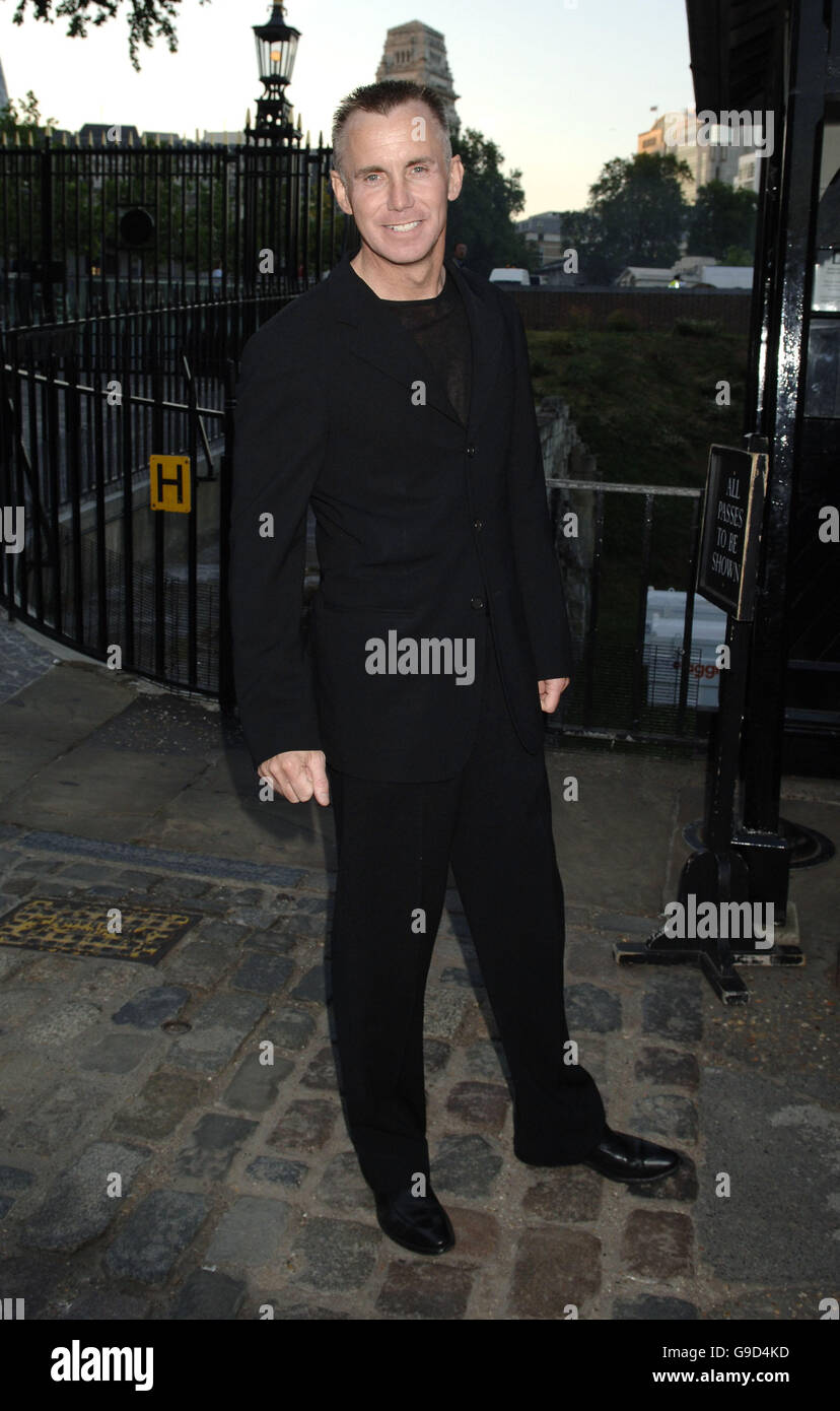 Chefkoch Gary Rhodes besucht das Pet Shop Boys Konzert im Tower of London im Zentrum von London. Bilddatum: Mittwoch, 28. Juni 2006. Bildnachweis sollte lauten: Yui Mok/PA Stockfoto