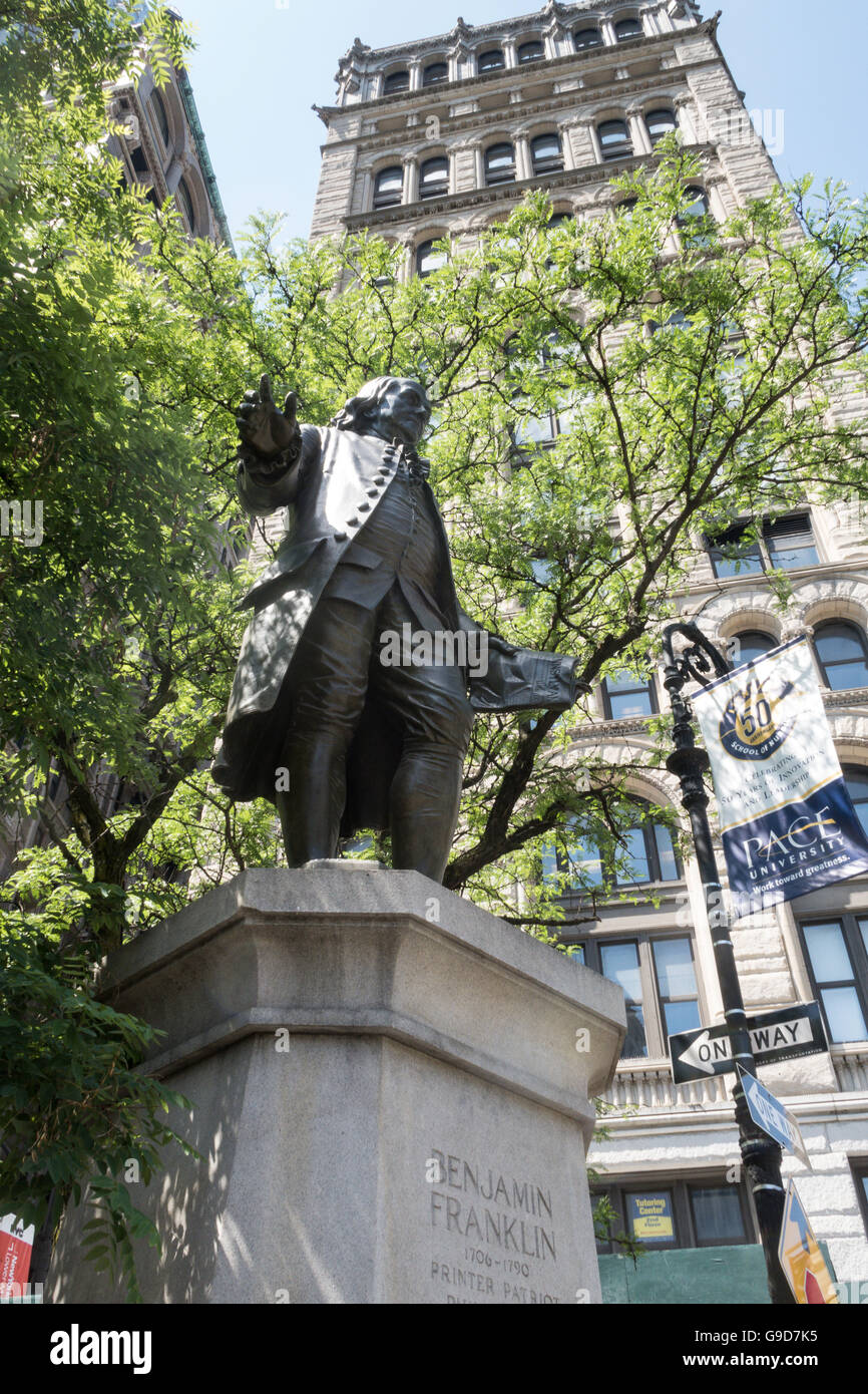 Benjamin Franklin Statue von Ernst Plassman, Printing House Square, NYC, USA Stockfoto