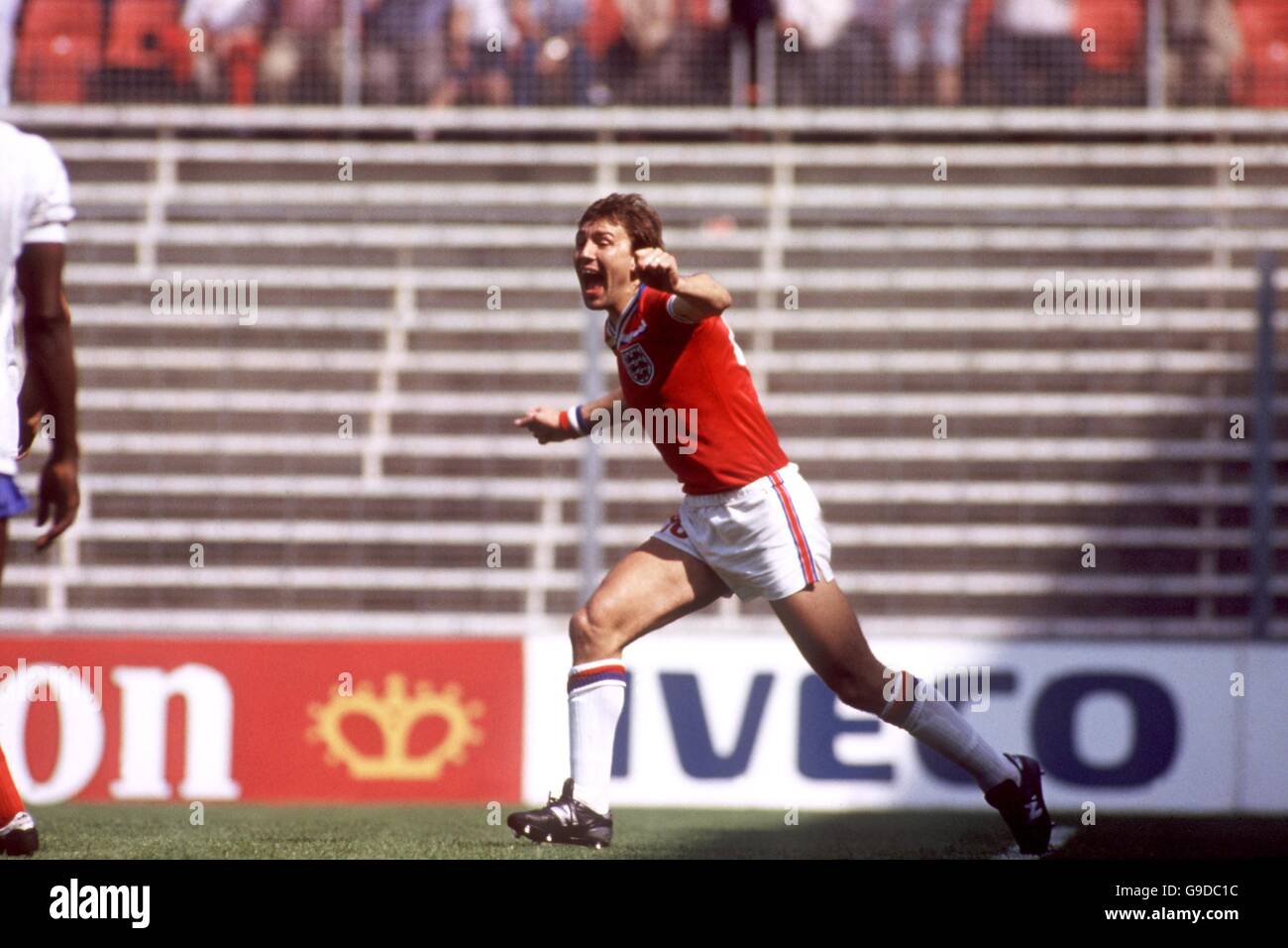 Der Engländer Bryan Robson feiert, nachdem er das schnellste Tor aller  Zeiten erzielt hat In einem WM-Spiel - nur 27 Sekunden Stockfotografie -  Alamy