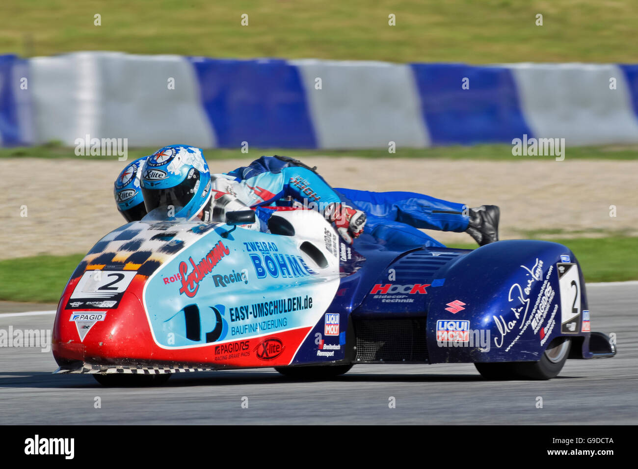 Motorrad-Rennfahrer Mike Roscher und Danny Kamerbeek, Deutschland, konkurrieren in der Sidecar-Cup am 21. August 2011 in Zeltweg, Österreich Stockfoto