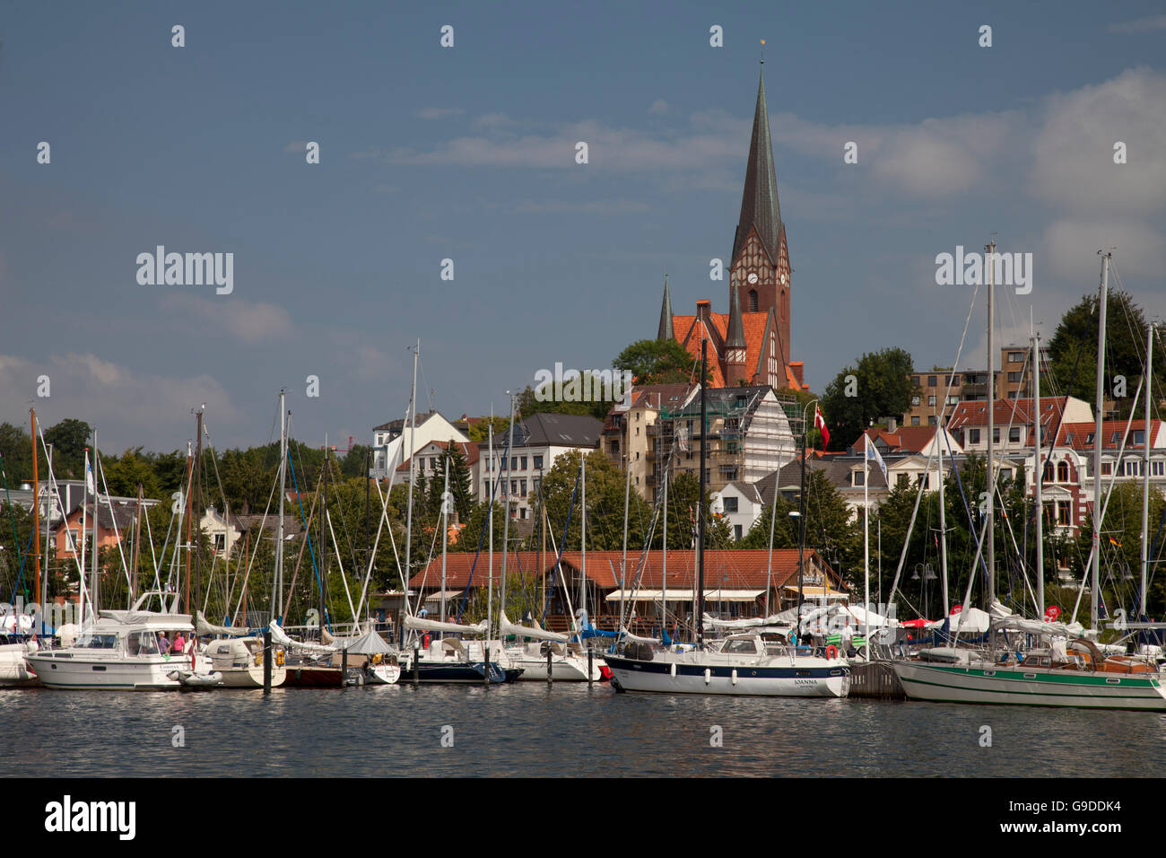 Hafen mit der Kirche St. Jürgen, Flensburg, Flensburg Fjord, Schleswig-Holstein, PublicGround Stockfoto