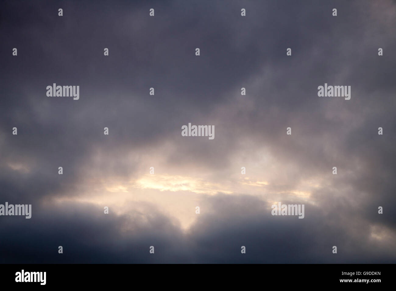 Dunkle Wolken über der Ostsee, Flensburg, Flensburg Fjord, Schleswig-Holstein, PublicGround Stockfoto