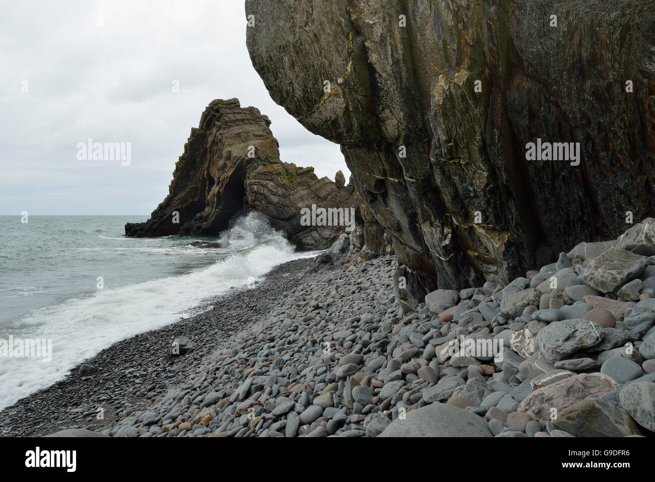Flut an schwarze Kirche Rock, Mund Mühle Beach, North Devon Stockfoto