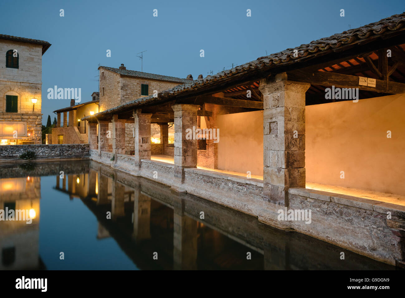 Mittelalterlichen kleinen toskanischen Stadt berühmt für seine Thermalquellen, Bagno Vignoni. Stockfoto