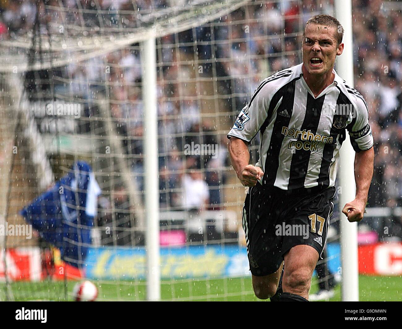Fußball - FA Barclays Premiership - Newcastle United / Wigan Athletic - St James Park. Scott Parker von Newcastle United feiert sein Ziel Stockfoto