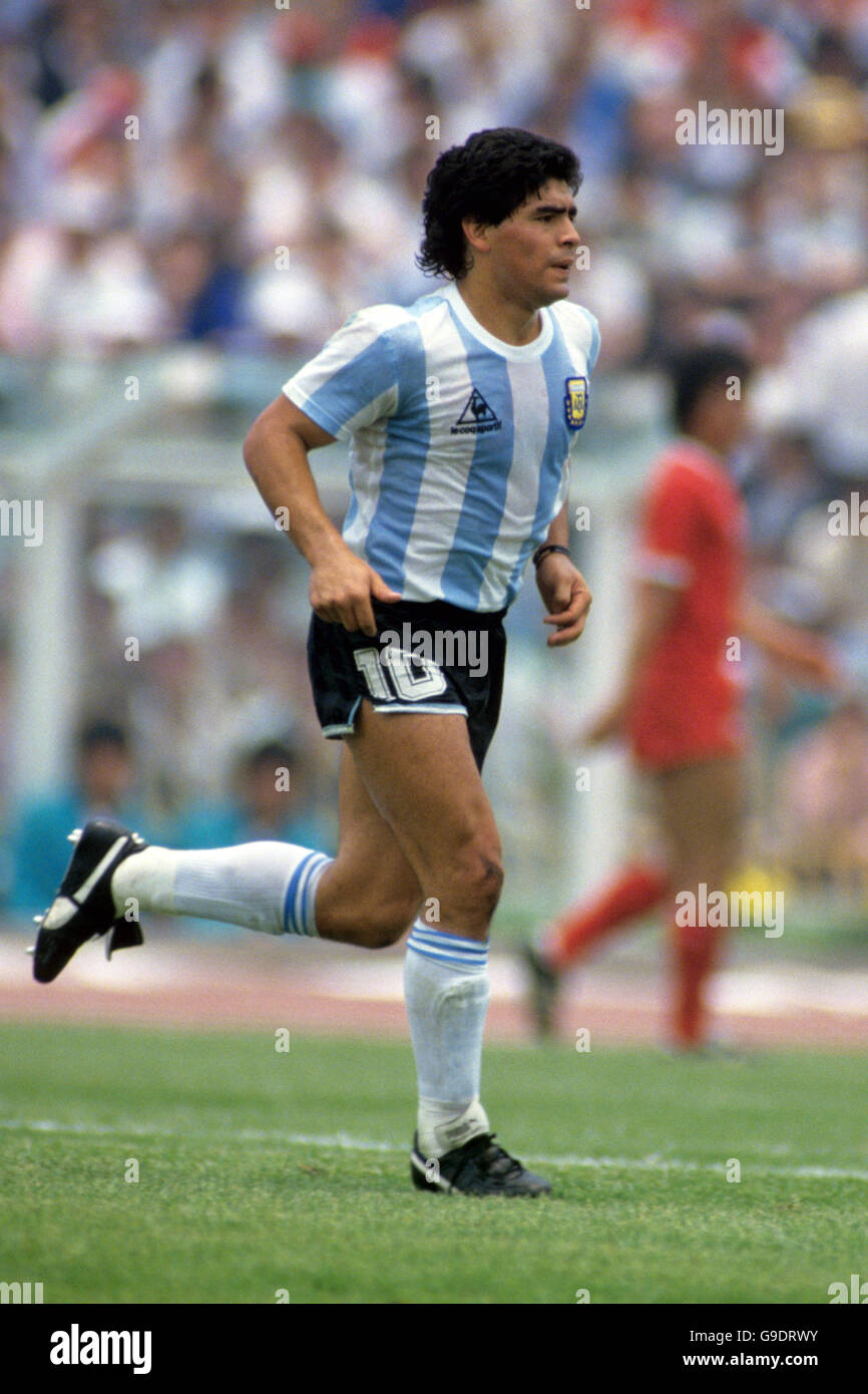 Fußball - Weltmeisterschaft Mexiko 1986 - Gruppe A - Argentinien / Südkorea - Olympiastadion. Diego Maradona, Argentinien Stockfoto