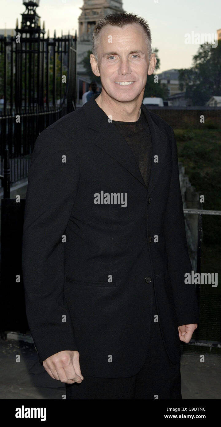 Konzert im PET Shop Boys Tower of London. Chefkoch Gary Rhodes besucht das Konzert der Pet Shop Boys im Tower of London im Zentrum von London. Stockfoto