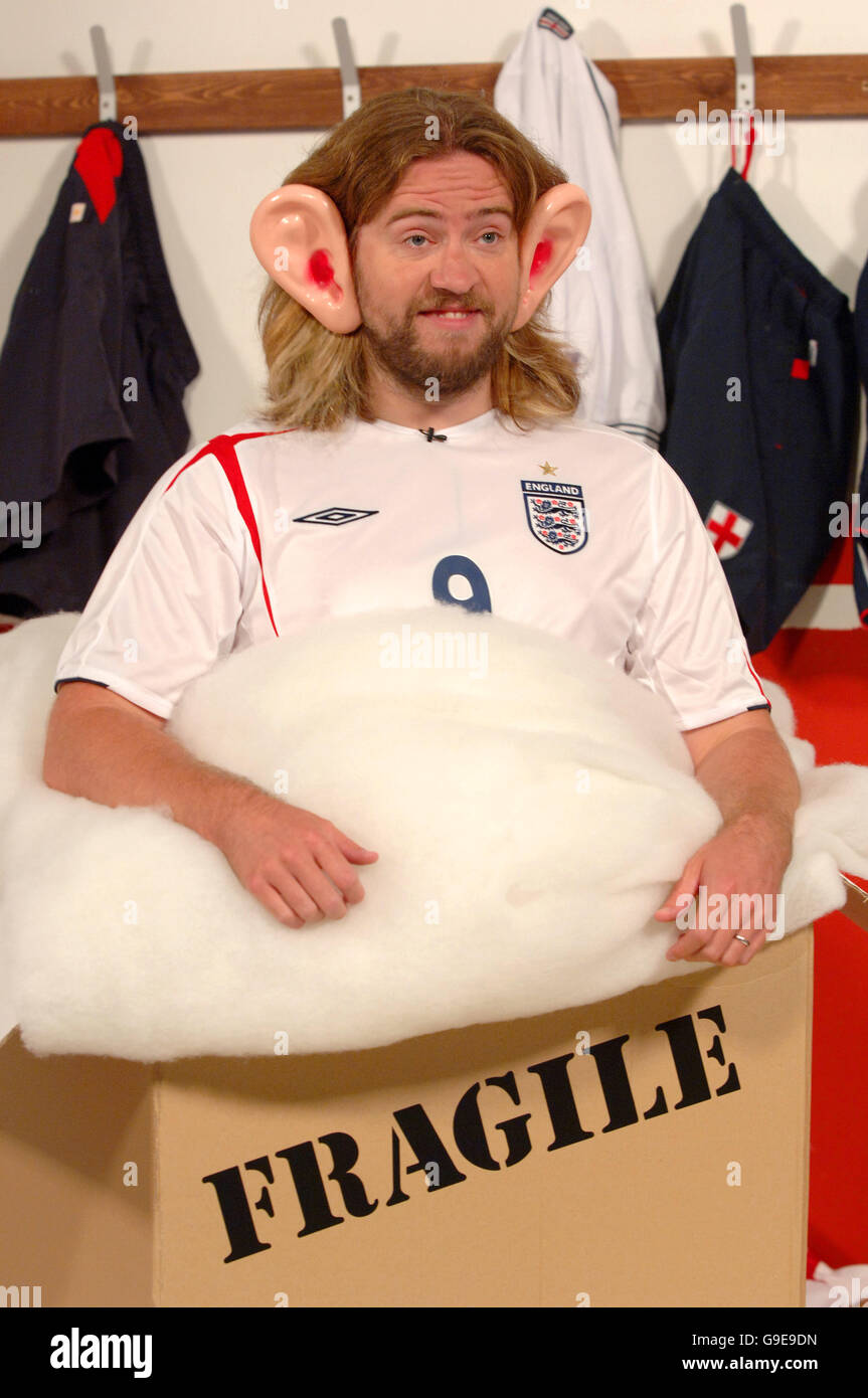 Justin Lee Collins als Wayne Rooney beim Friday Night Project (TX: Channel 4 22.55 30 June 2006) aus den London Studios, Süd-London. Stockfoto