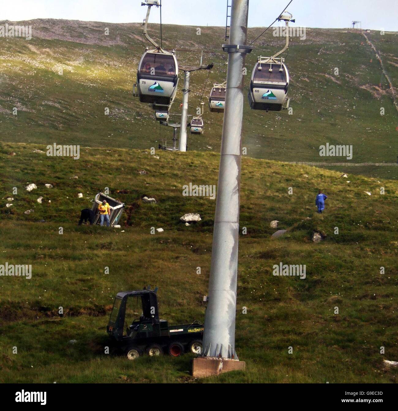 Ein Tourist-Foto von der Szene, wo fünf Menschen, darunter ein Kind verletzt wurden, nachdem sie auf einem Berghang von eine entgleiste Seilbahn in einem Touristenort heute stürzte. Zwei Gondeln werden gedacht, um im Resort Nevis Range in der Nähe von Fort William in den Highlands kollidiert sind. Stockfoto