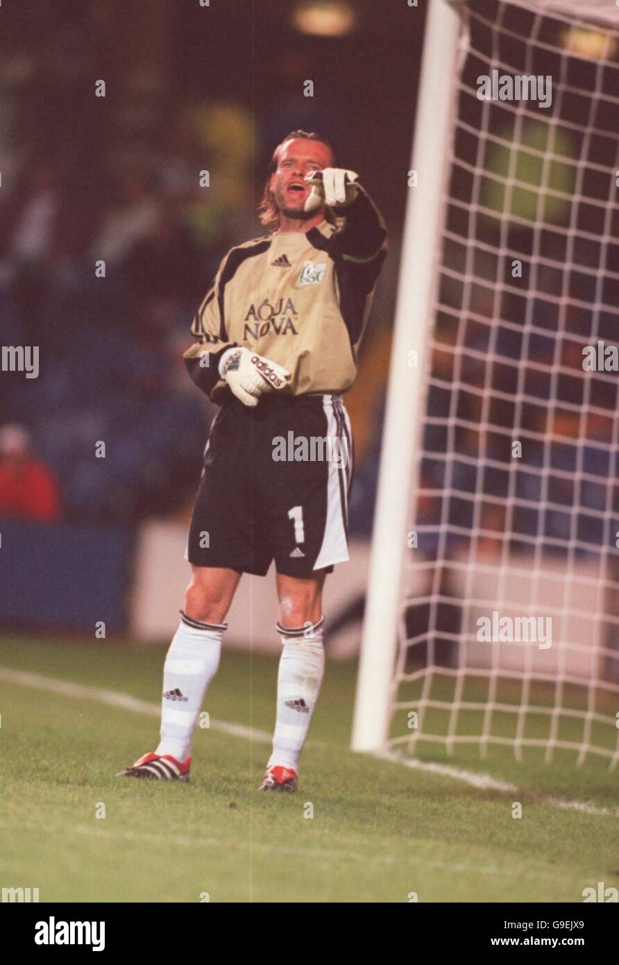 Fußball - UEFA Cup - erste Runde erste Etappe - Chelsea gegen St. Gallen. Jorg Stiel, St. Galler Torwart Stockfoto