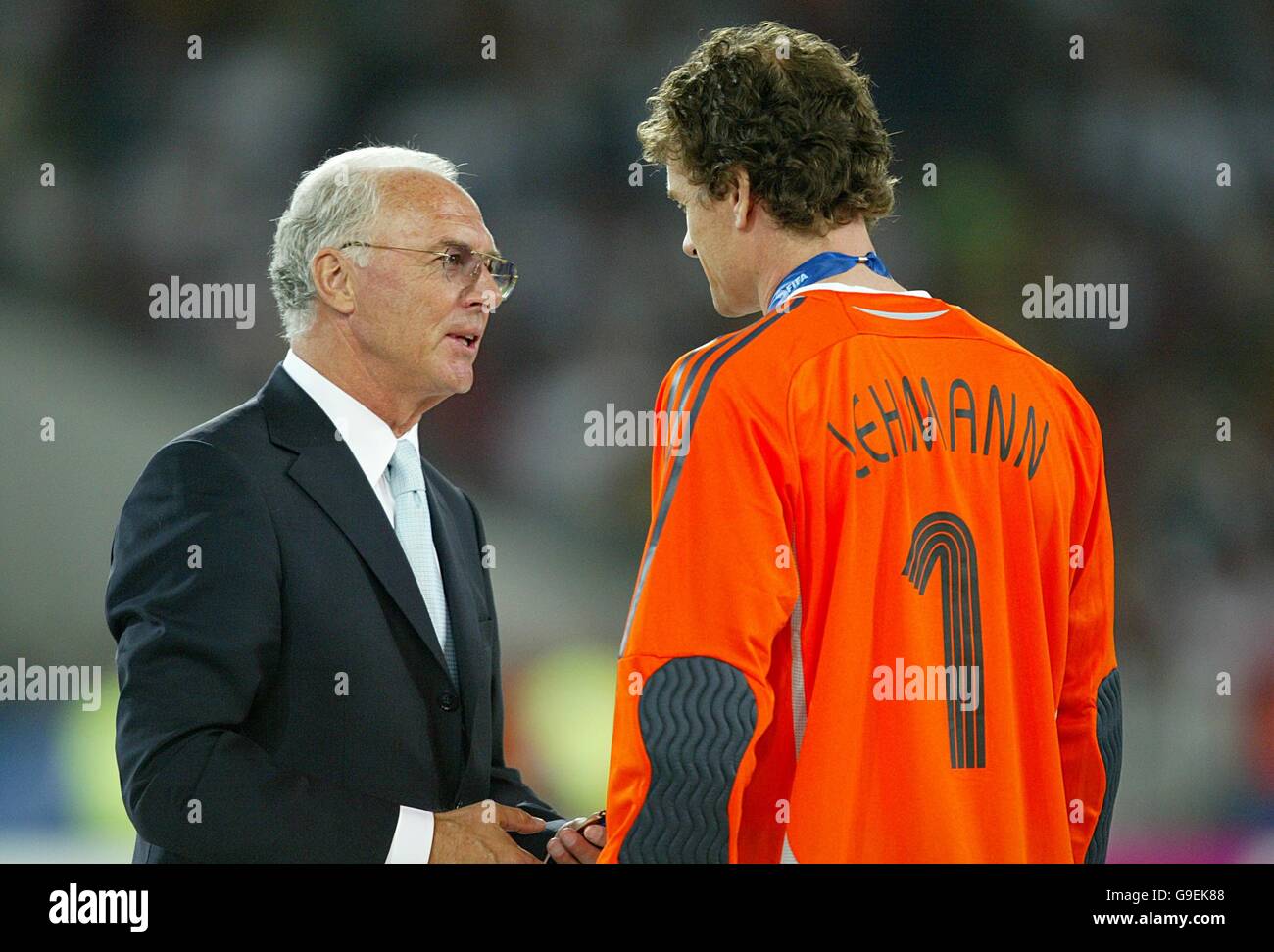 Fußball - FIFA Fußball-Weltmeisterschaft 2006 Deutschland - 3. Platz Play-Off - Deutschland gegen Portugal - Gottlieb-Daimler-Stadion. Jens Lehmann mit Franz Beckenbauer Stockfoto