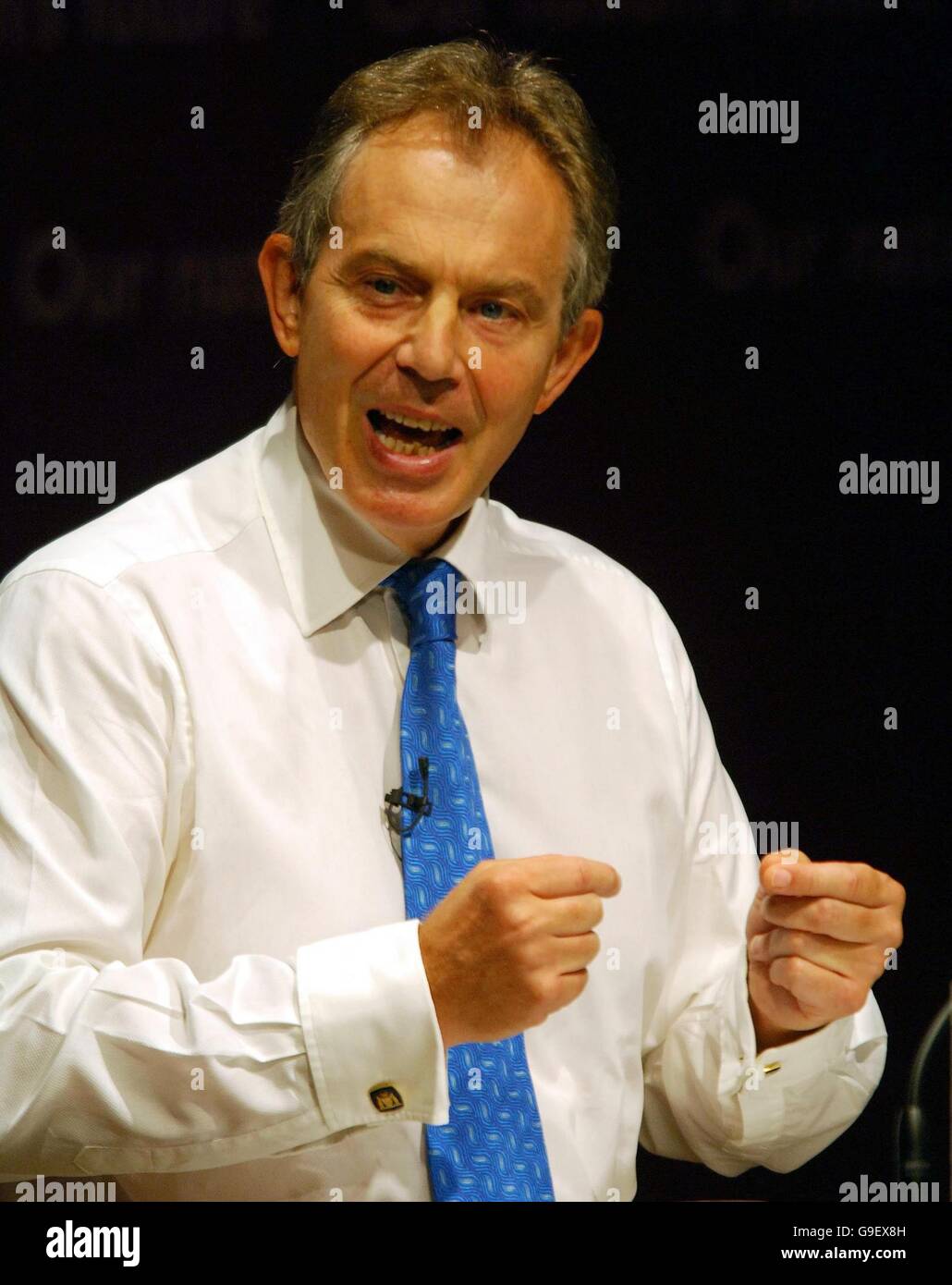 Der britische Premierminister Tony Blair während einer Rede zum Thema Gesundheit in der Albert Hall in Nottingham. Stockfoto