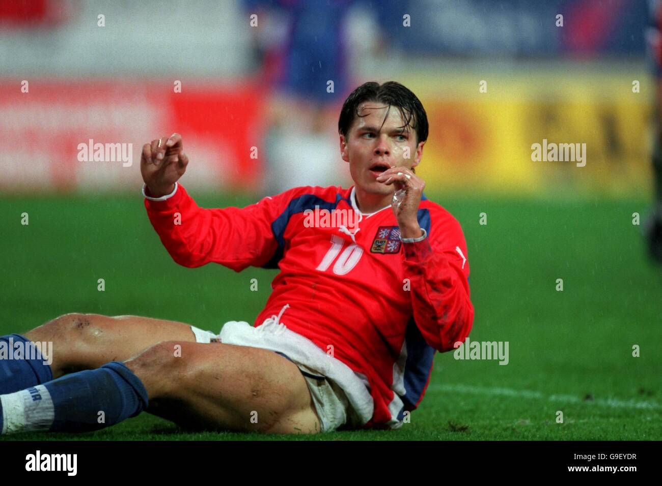 Libor Sionko aus der Tschechischen Republik hebt verzweifelt die Arme Einfach nicht vor dem Ziel verbinden Stockfoto