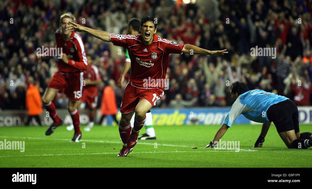 Der Liverpooler Mark Gonzalez feiert das Tor des Siegers gegen Maccabi Haifa während einer dritten Qualifikationsrunde der Champions League, einem ersten Beinspiel in Anfield, Liverpool. Stockfoto