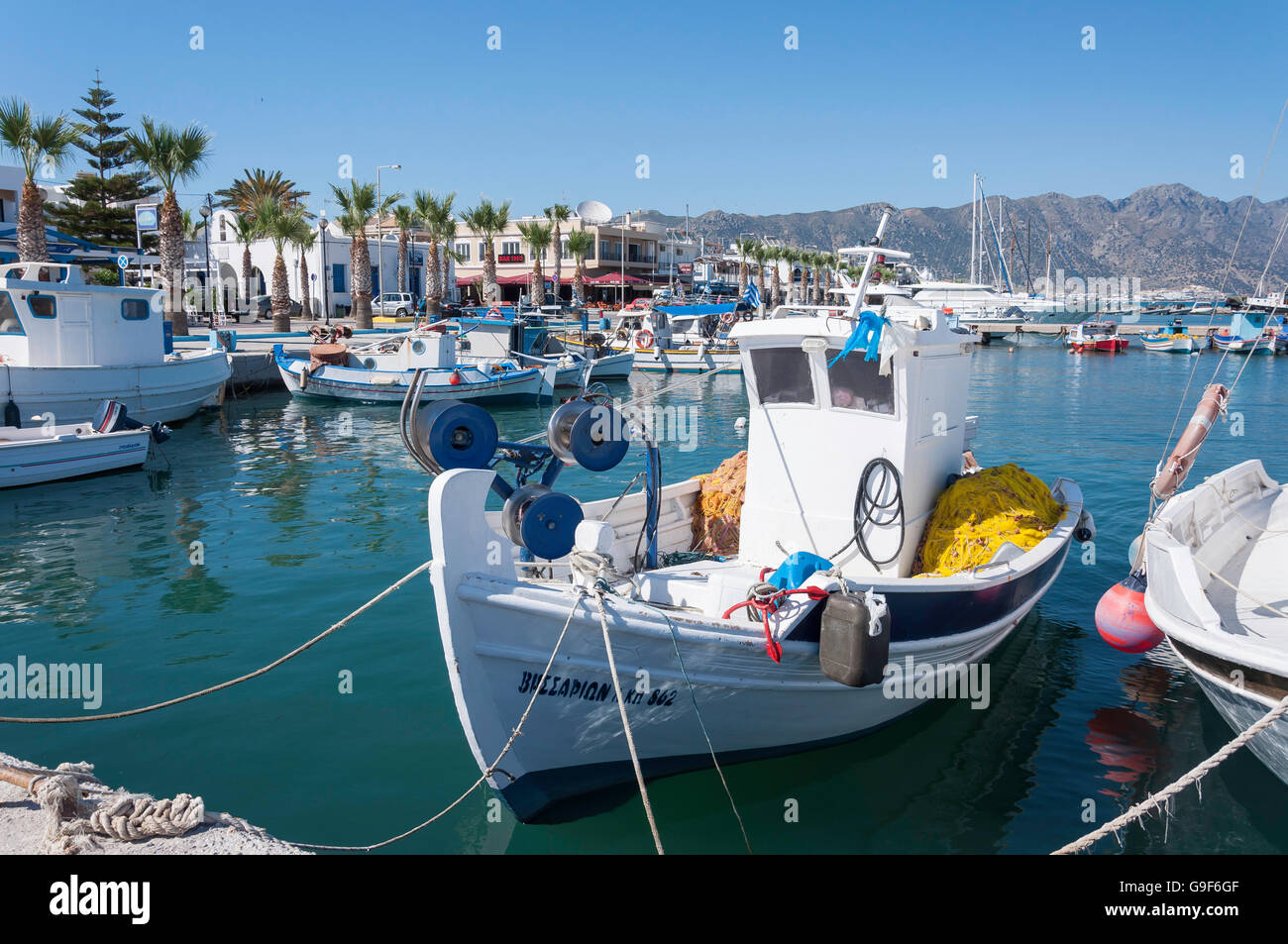 Traditionelle Fischerboote im Hafen, Kardamena, Kos (Cos), die Dodekanes, Süd Ägäis, Griechenland Stockfoto