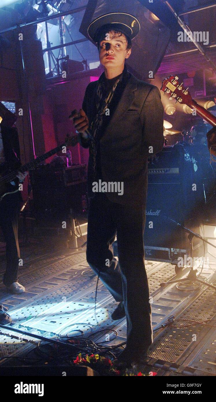 Pete Doherty of Babyshambles tritt während der Sendung Transmission mit T-Mobile TV auf (TX: Freitag, 8. September 2006, 2330 Kanal 4), im Riverside Studio, Hammersmith, West London. Stockfoto
