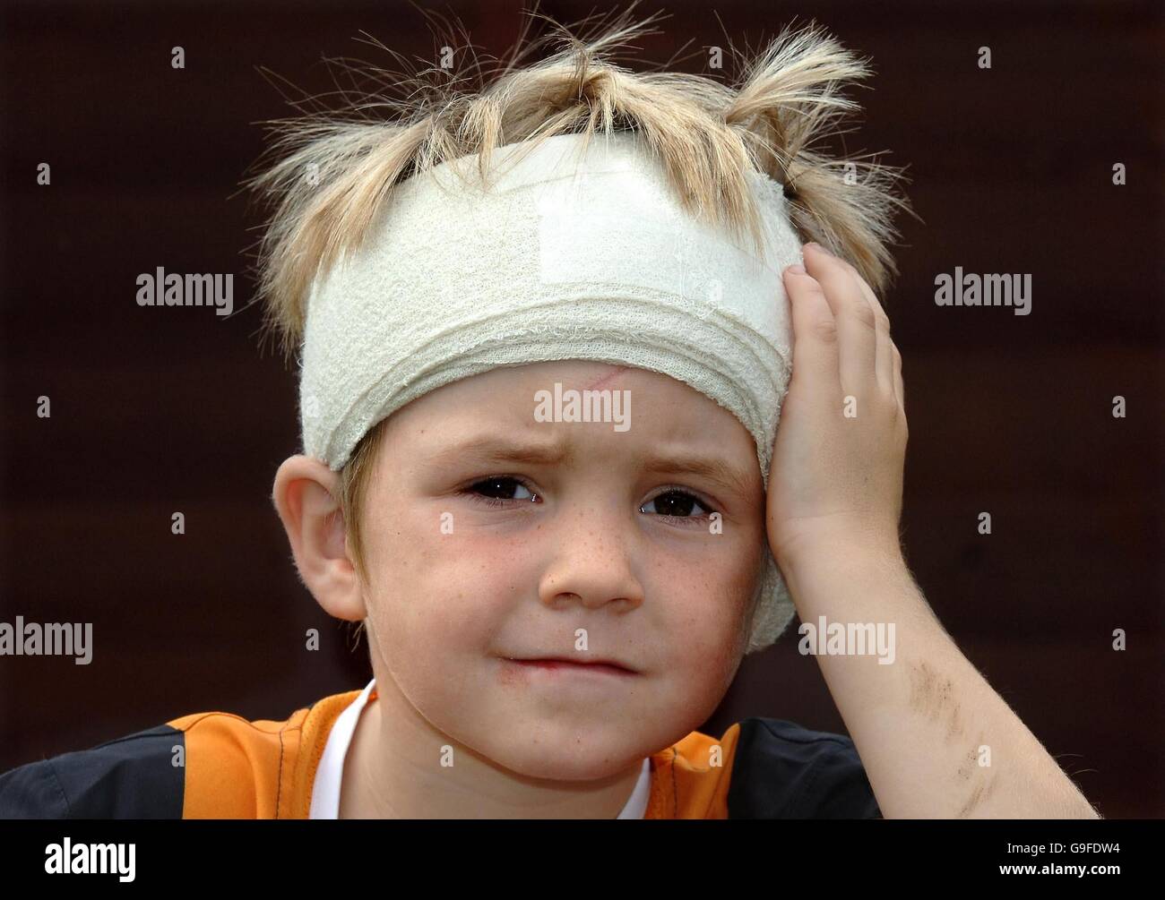 Charlie Davis, der vierjährige Junge aus Hull, der nach einem Angriff im letzten Monat beim Spielen in der Nähe seines Hauses mit schweren Kopfverletzungen zurückgelassen wurde, erholt sich jetzt zu Hause. Stockfoto