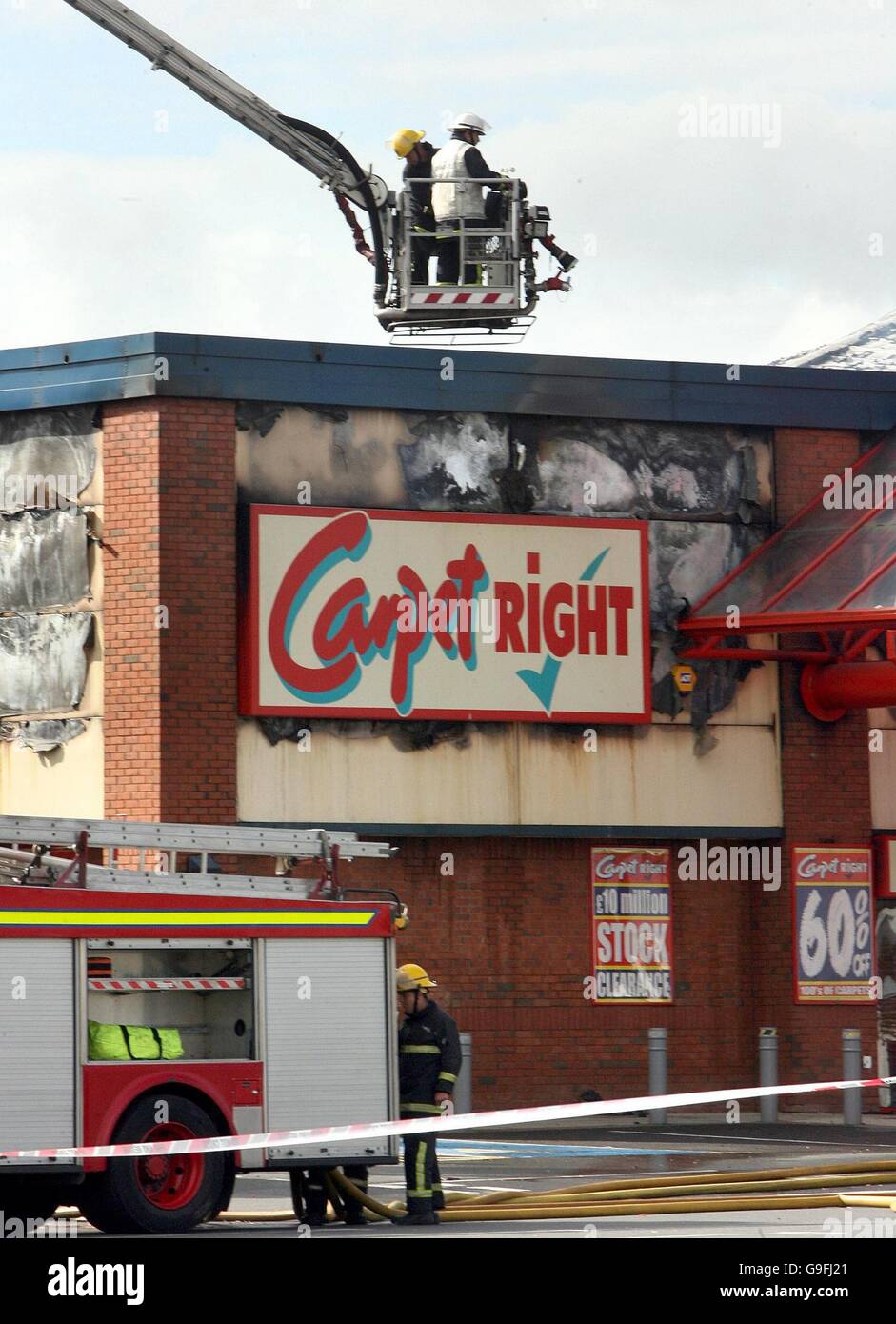 Brandanschläge auf Großmärkte in Newry, Bangor Stockfoto