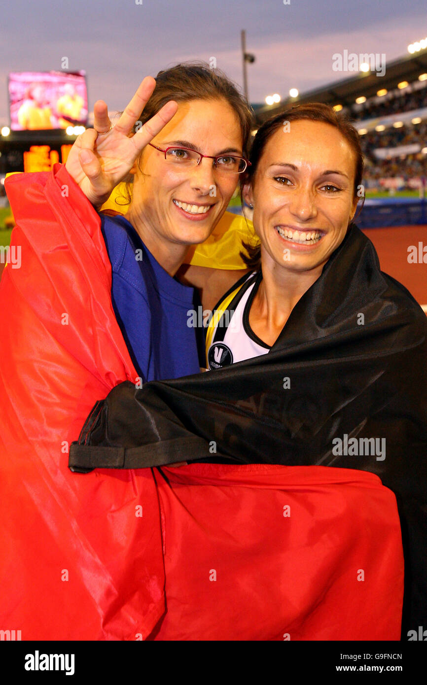 Die belgische Tia Hellebaut feiert nach ihrem Sieg mit ihrem Landsmann