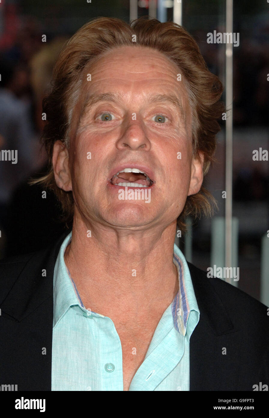 Michael Douglas bei der UK Premiere von You, Me & Dupree am Odeon Leicester Square im Zentrum von London. Bilddatum: Dienstag, 22. August 2006. Siehe PA Story SHOWBIZ Dupree. Bildnachweis sollte lauten: Ian West/PA Stockfoto