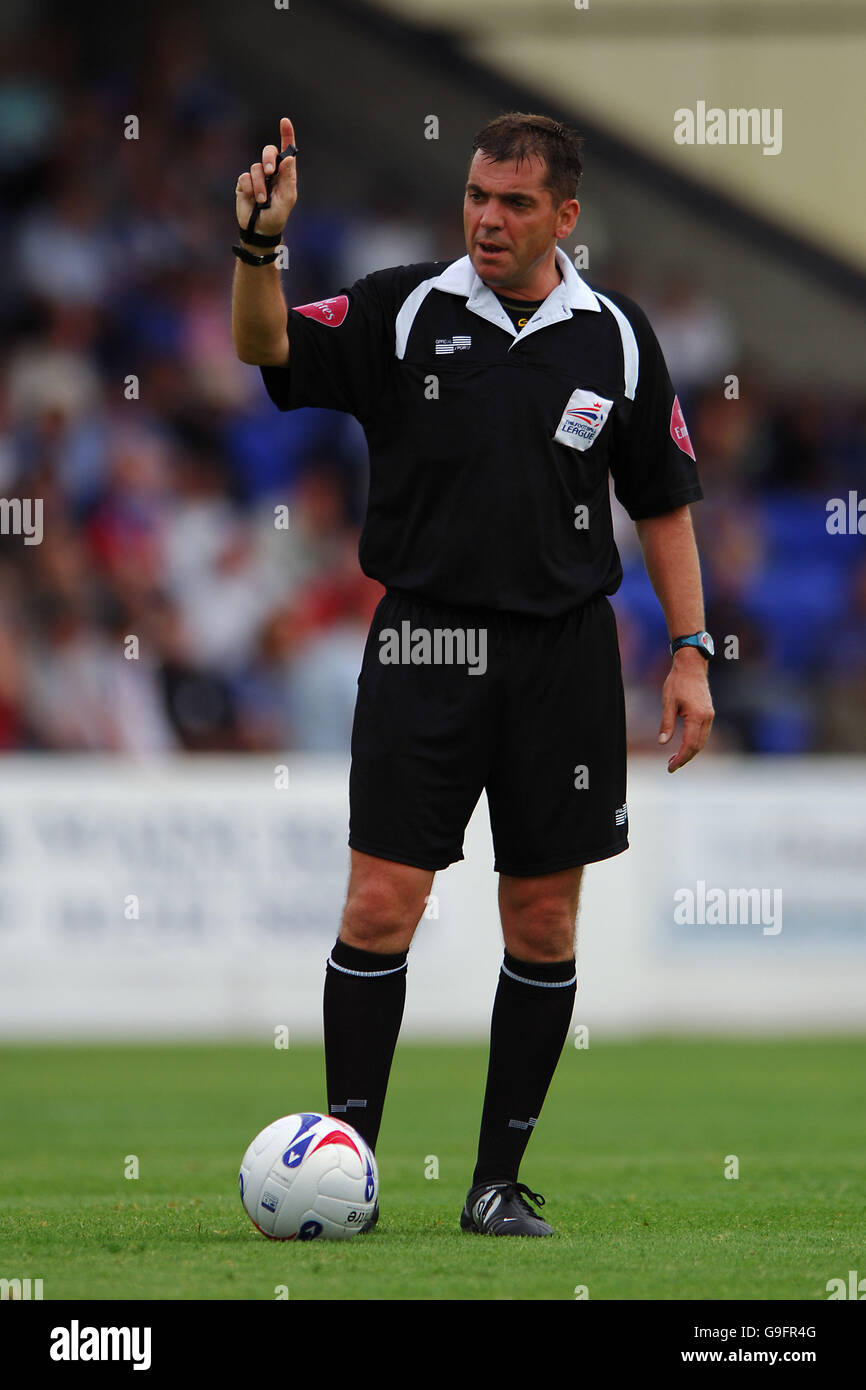 Fußball - Coca-Cola Football League Two - Chester City / Accrington Stanley - Deva Stadium. Phil Dowd, Referent Stockfoto