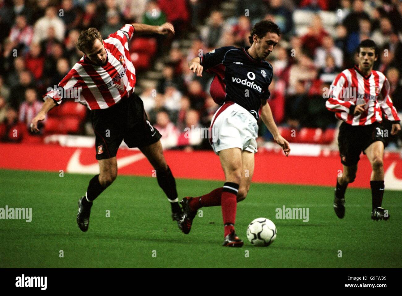 Fußball - Worthington Cup - vierte Runde - Sunderland / Manchester United. Jonathan Greening von Manchester United (r) kämpft mit Michael Grey von Sunderland um den Ball (l) Stockfoto