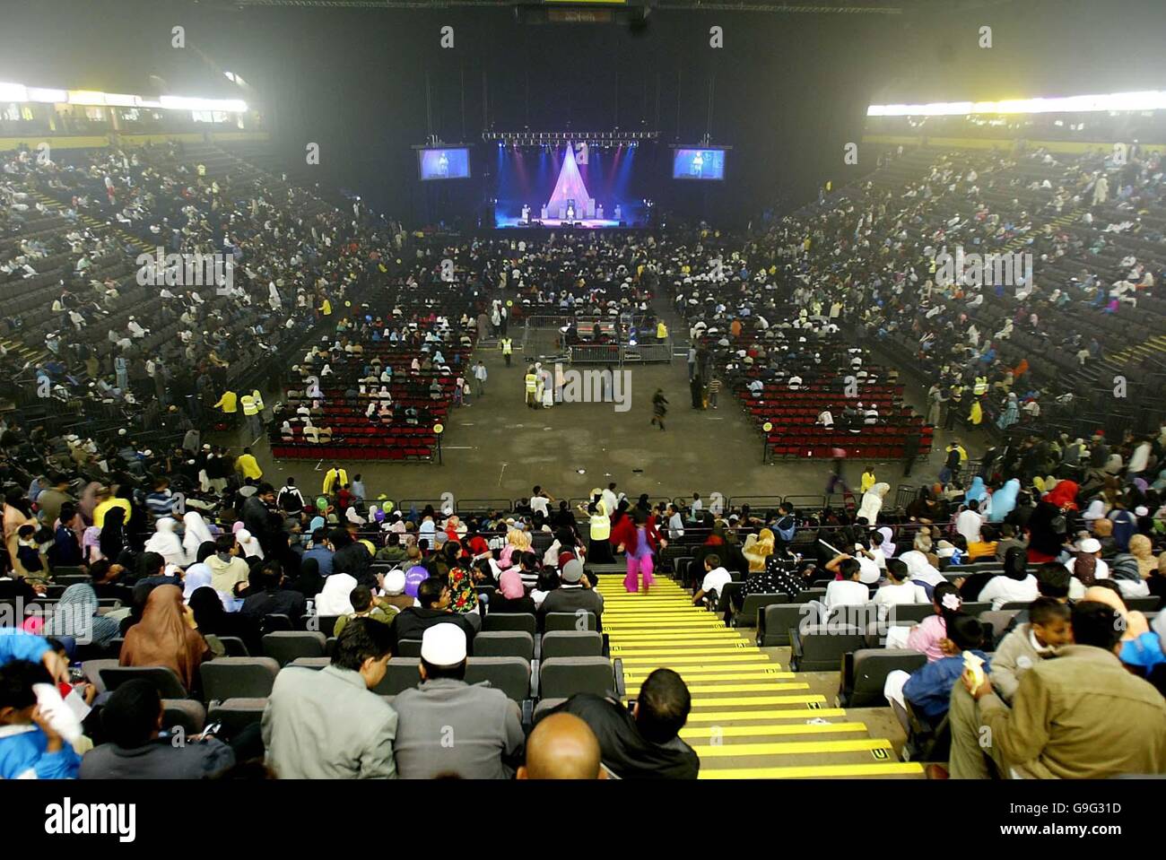 Menschenmengen anhören Dr.Azzam Tamini anlässlich des ExpoIslamia-Übereinkommens statt an der Manchester Evening News Arena, Manchester. Stockfoto
