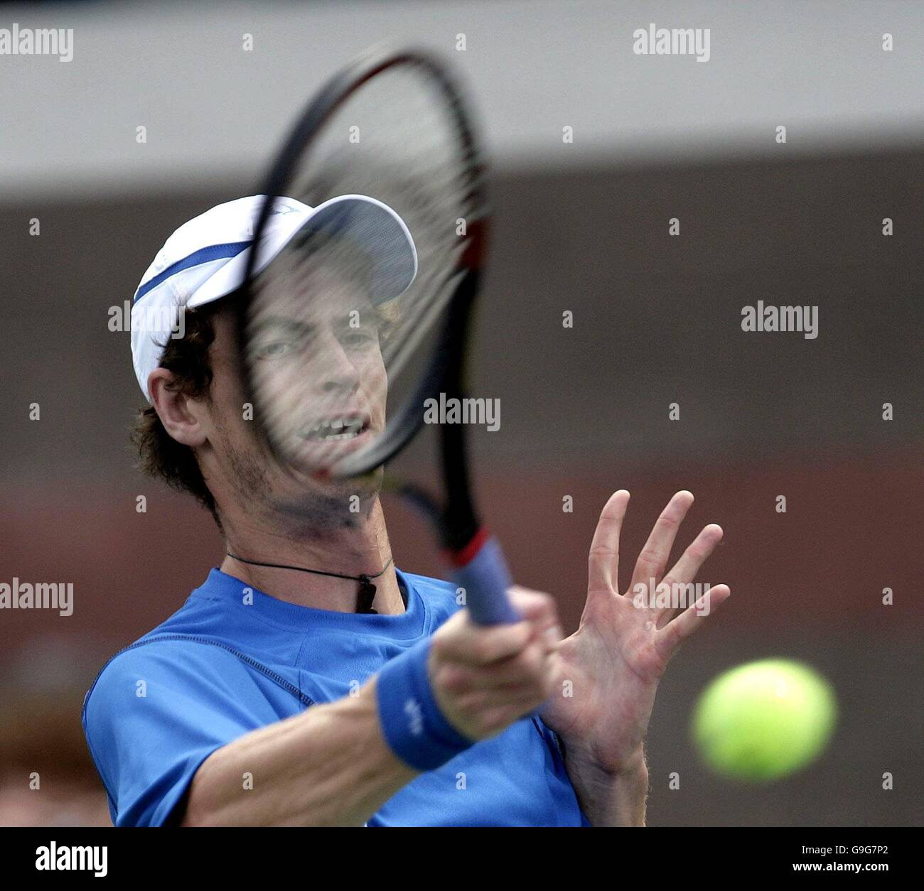Der Großbritanniens Andy Murray in Aktion beim dritten Spiel gegen den Chiles Fernando Gonzalez bei den US Open in Flushing Meadow, New York. Stockfoto