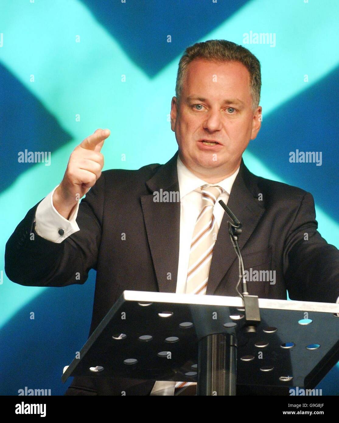 Erster Minister Jack McConnell bei einem Mediengespräch im St. Andrew's House in Edinburgh. Stockfoto