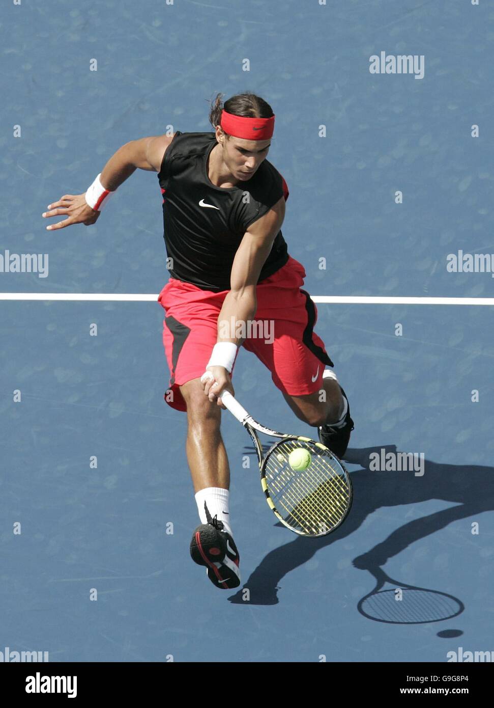 Der Spanier Rafael Nadal im Einsatz gegen Jiri Novak beim vierten Spiel der US Open in Flushing Meadow, New York. Stockfoto