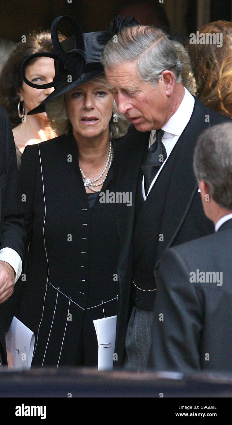 Die Prince Of Wales und die Herzogin von Cornwall besuchen Trauerfeier für Major Bruce Shand Stockfoto