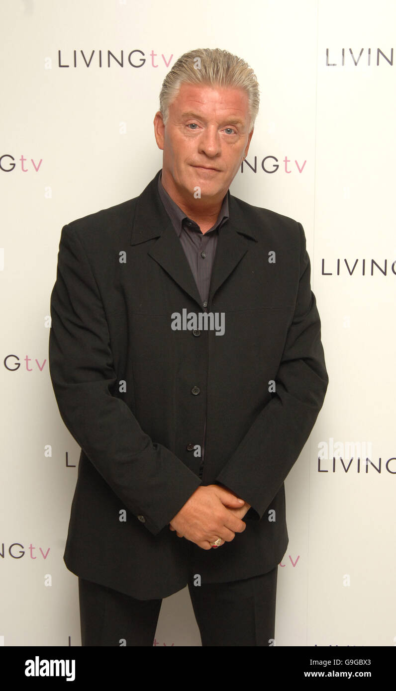 Derek Acorah nimmt am Living TV Autumn Schedule Launch in Nobu Berkeley im Zentrum von London Teil. Stockfoto