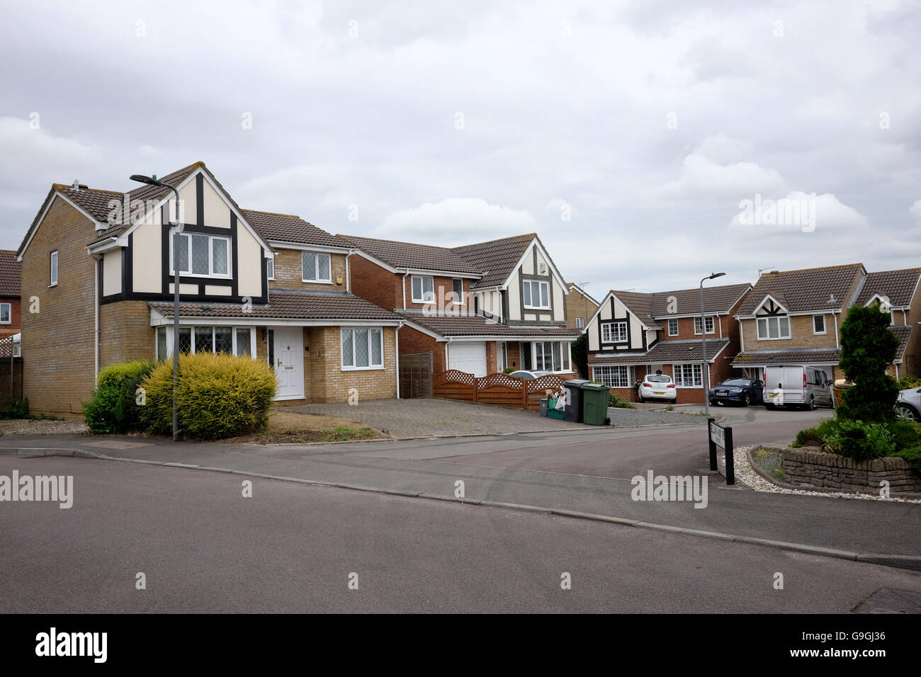 Bis Markt Immobilien Immobilien in Bradley Stoke, Bristol in den 1990er Jahren gebaut. Stockfoto