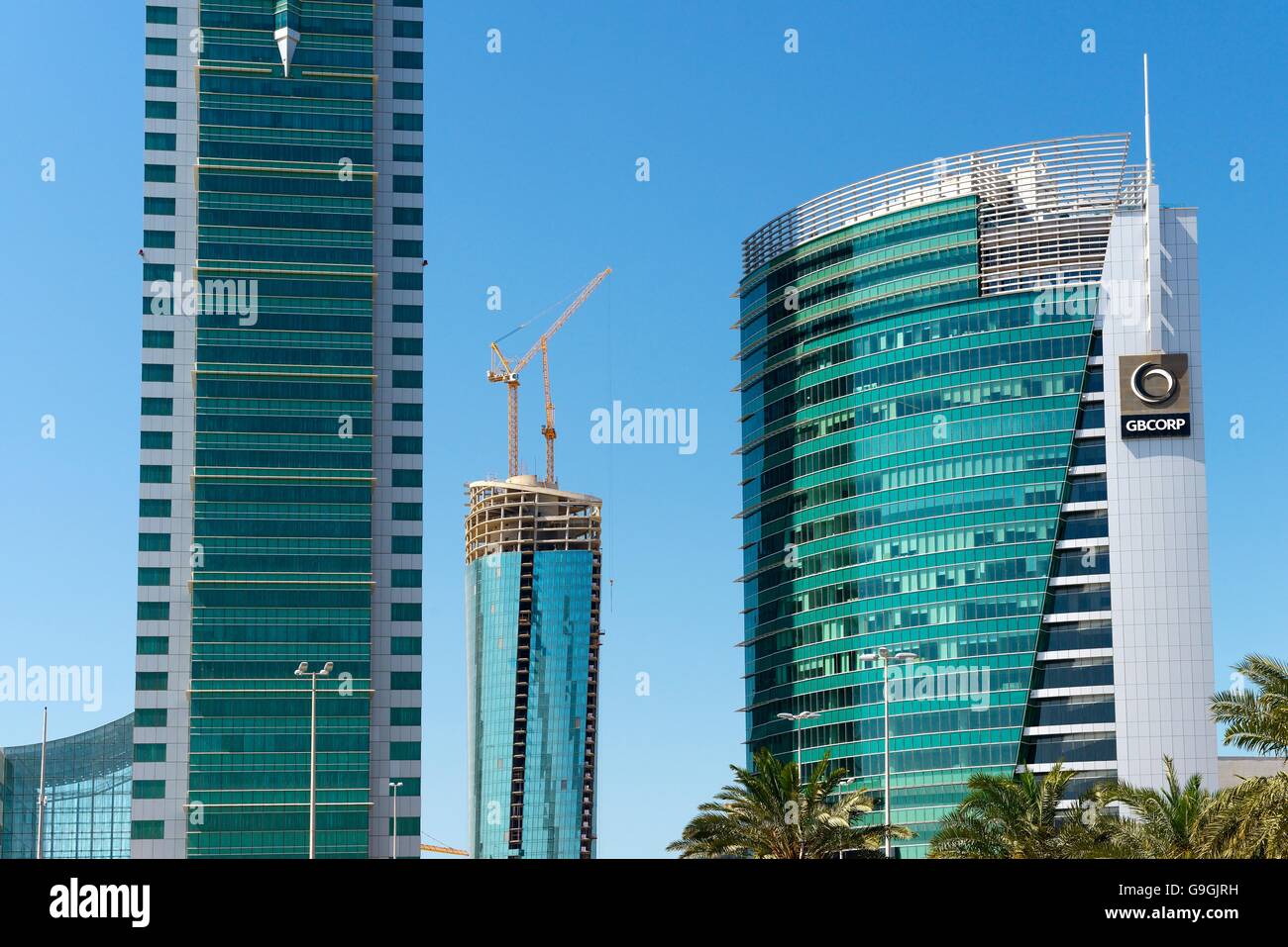 Bahrain Financial Harbour bfh Entwicklung in Manama, die moderne Hauptstadt von Bahrain. Kommerzielle East Tower links und gb Corp rechts Stockfoto