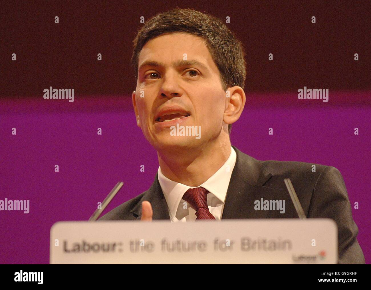 Der Staatssekretär für Umwelt, David Miliband, spricht auf der Labour Party Konferenz. Stockfoto