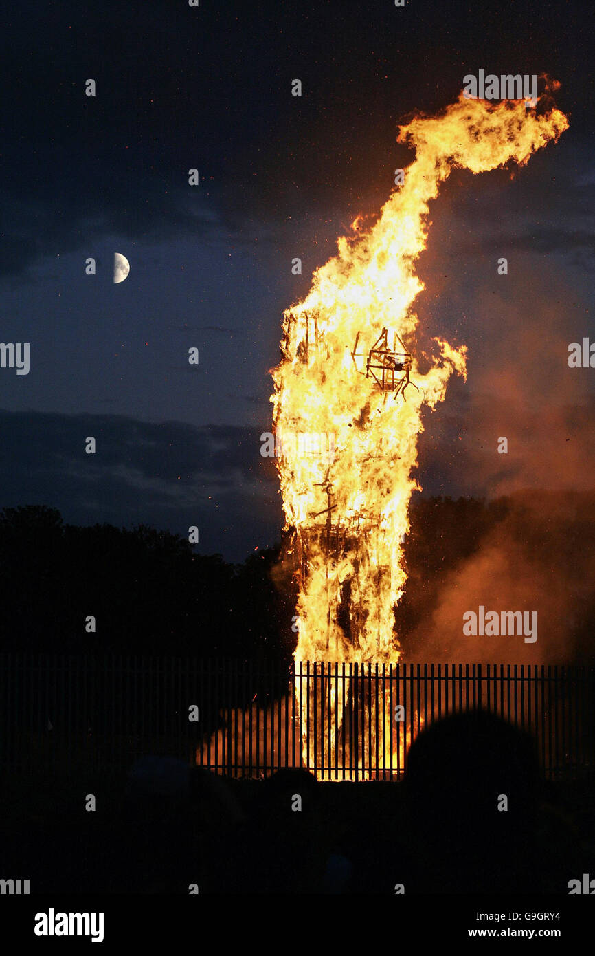 Verschwendet Man Skulptur angezündet in Margate Stockfoto