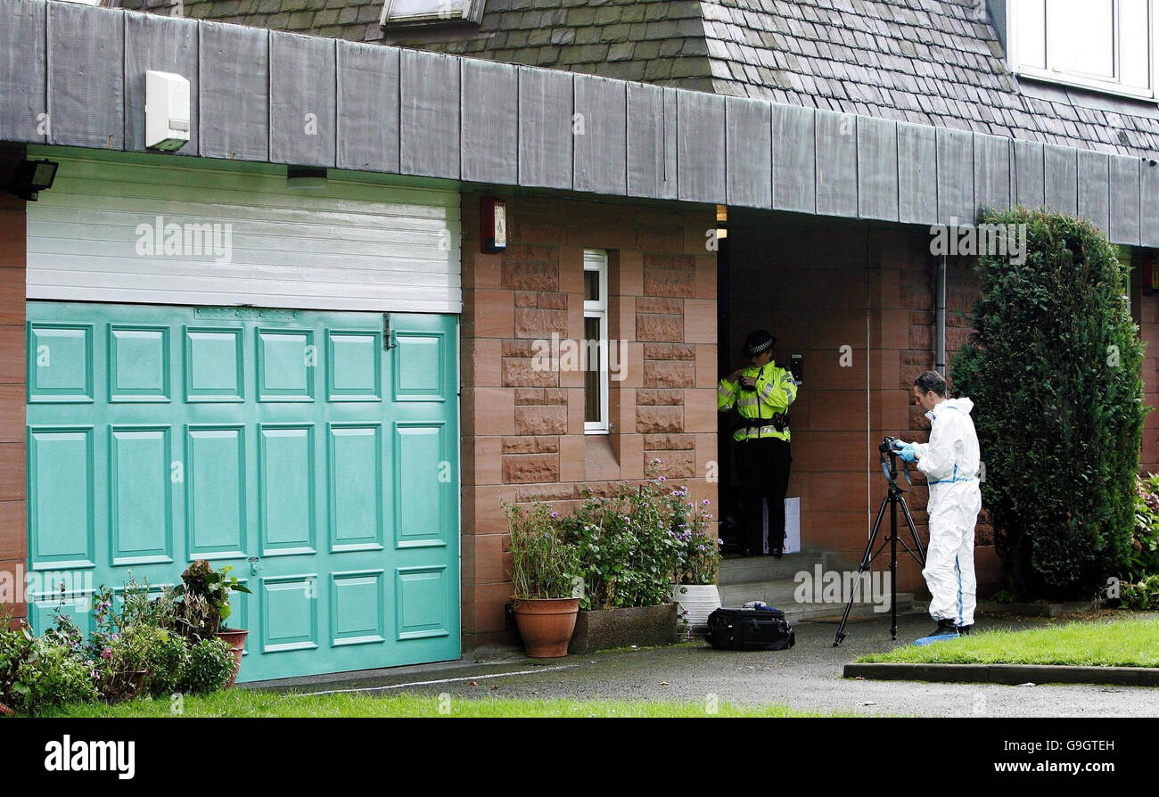 Die Szene vor der St. Patrick's Church in Glasgow, nachdem ein Mann wegen des Mordes an der polnischen Studentin Angelika Kluk gesucht hatte, wird von der Polizei festgehalten, da sie bestätigten, dass eine in der Kirche gefundene Leiche ihre war. Stockfoto