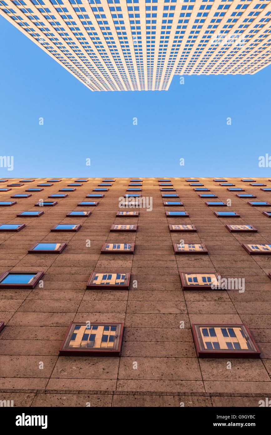 Bank of American Gebäude Reflexionen in Windows von Bob Casey Federal Courthouse Gebäude auf der anderen Straßenseite - bei Sonnenuntergang Stockfoto