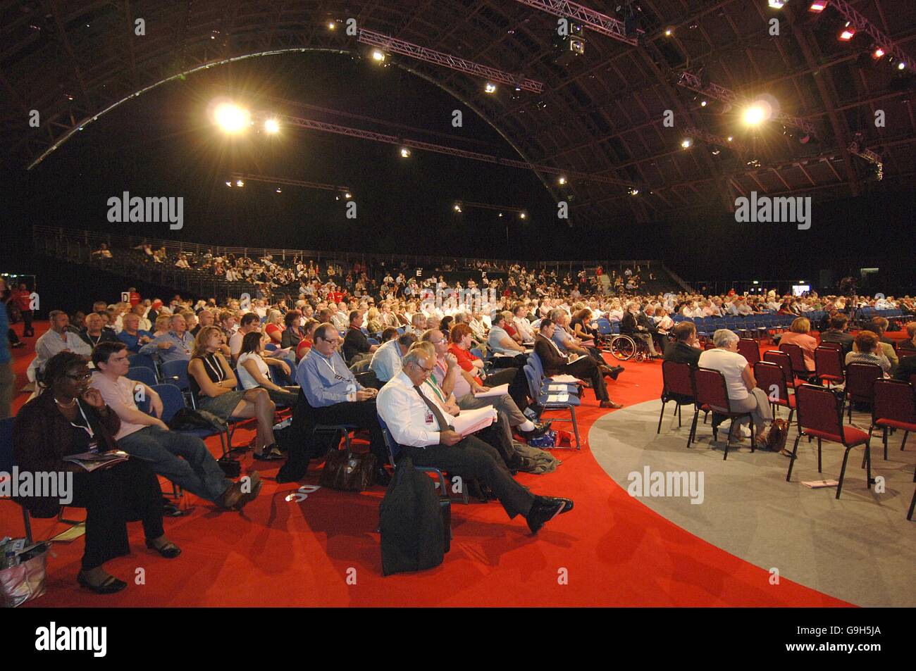 Delegierte füllen das G-Mex-Zentrum für die Parteikonferenz. Stockfoto