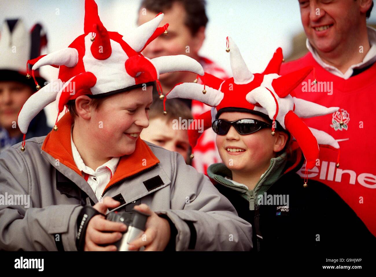 Rugby Union - Lloyds TSB Six Nations Championship - England / Italien. Junge England-Fans Stockfoto