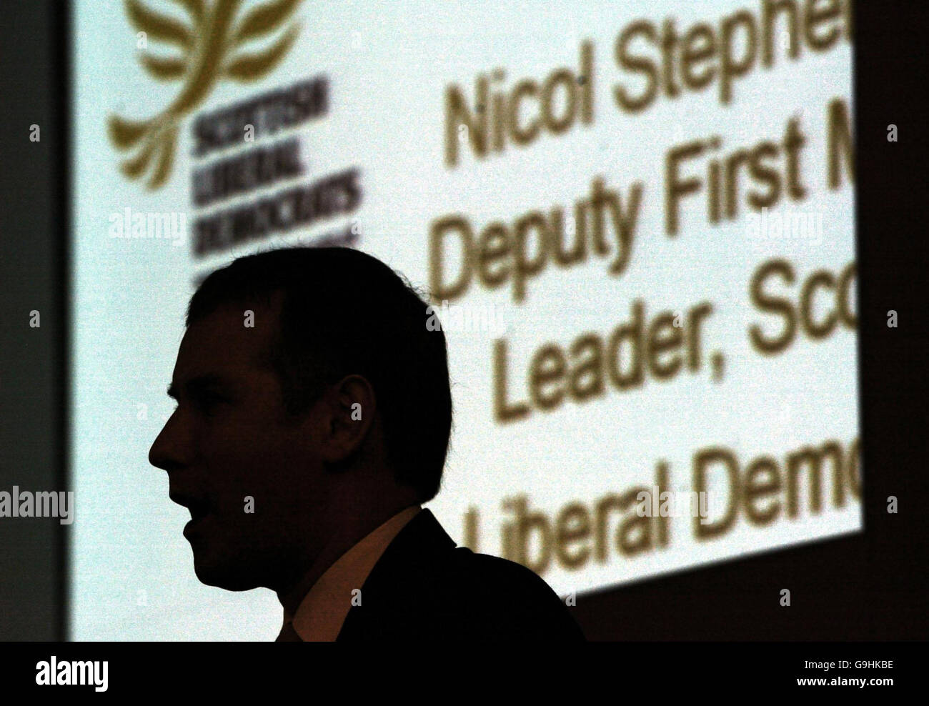 Der schottische Führer der Liberaldemokraten Nicol Stephen MSP spricht im BLCC Conference Centre, Halbeath, Schottland, über die eintägige Herbstkonferenz der schottischen Liberaldemokraten. Stockfoto