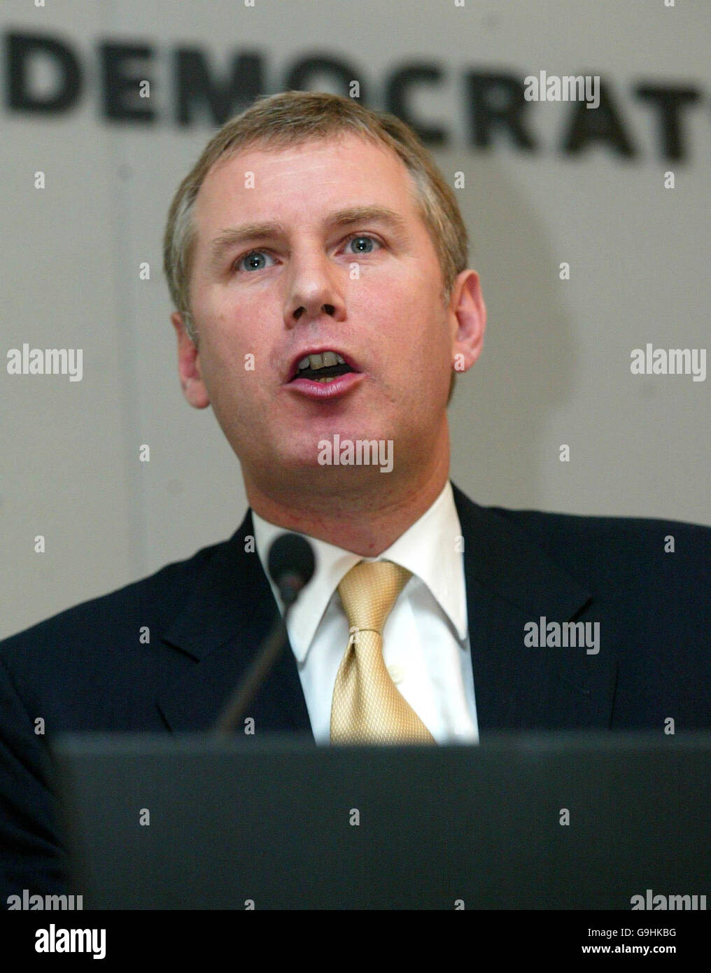Der schottische Führer der Liberaldemokraten Nicol Stephen MSP spricht im BLCC Conference Centre, Halbeath, Schottland, über die eintägige Herbstkonferenz der schottischen Liberaldemokraten. Stockfoto
