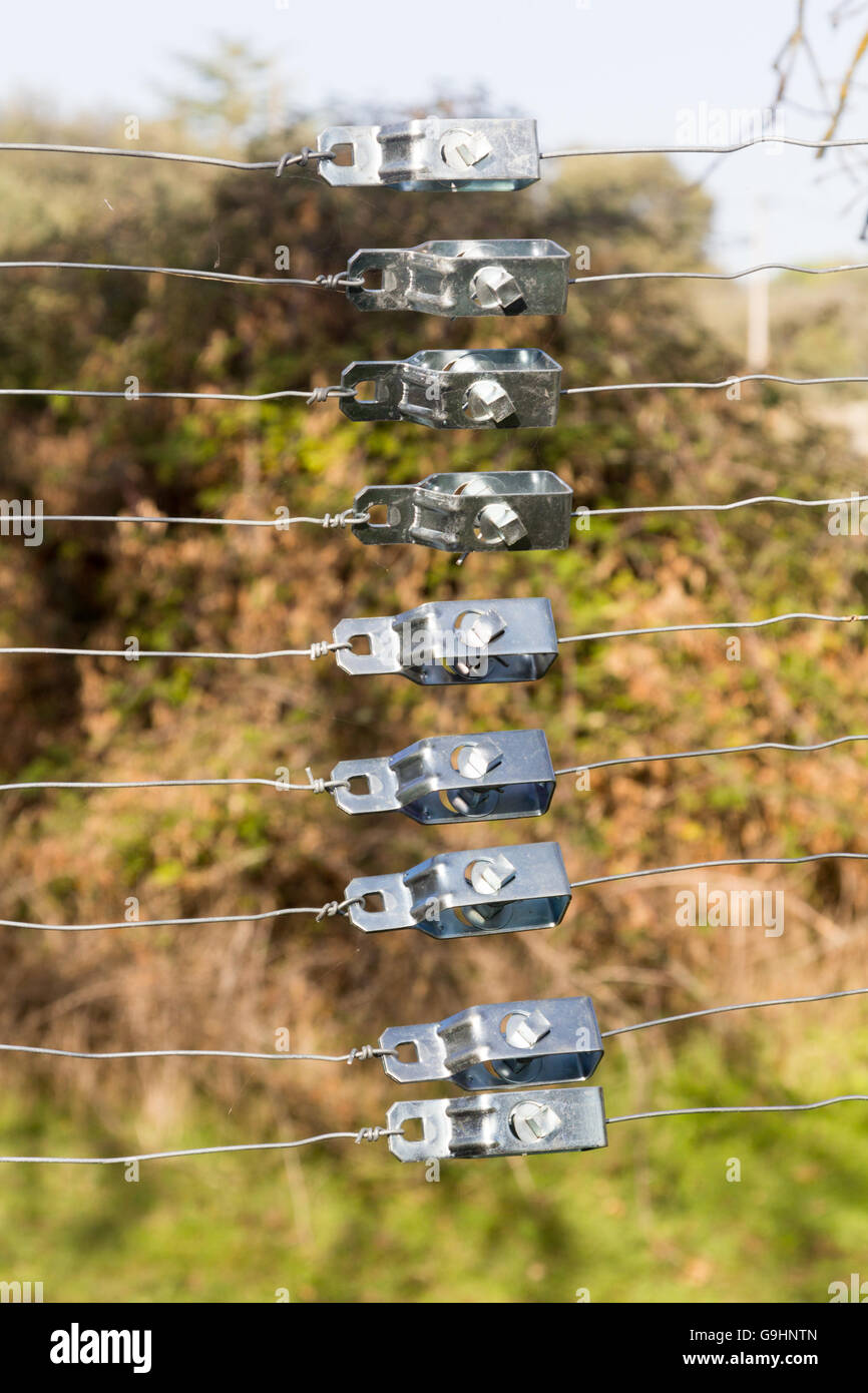 Schlaff Detail in einem Drahtzaun auf Land Stockfoto