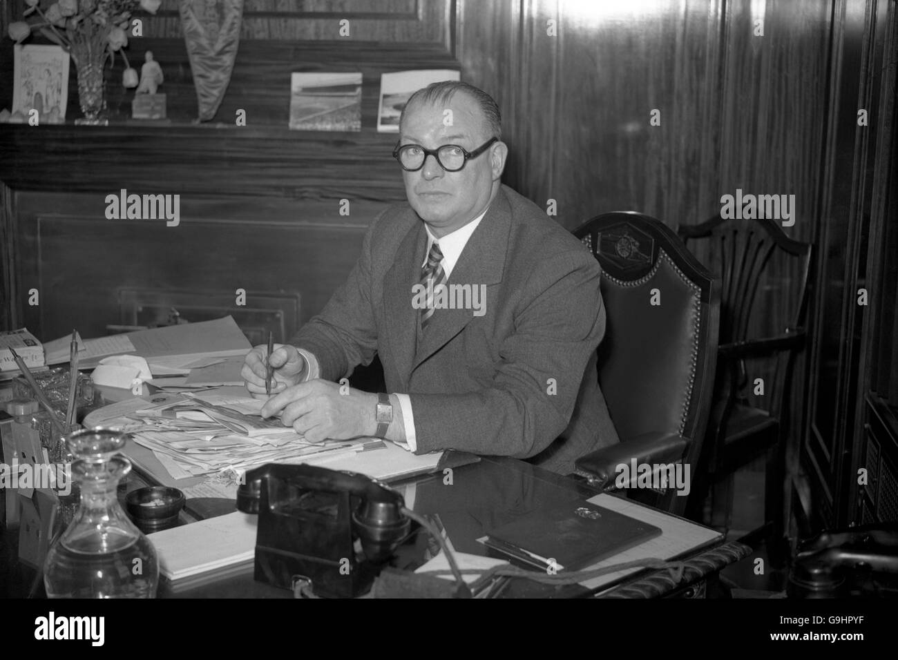 Fußball – Football League Division One – Arsenal-Feature – Highbury. Tom Whittaker, Arsenal-Manager Stockfoto